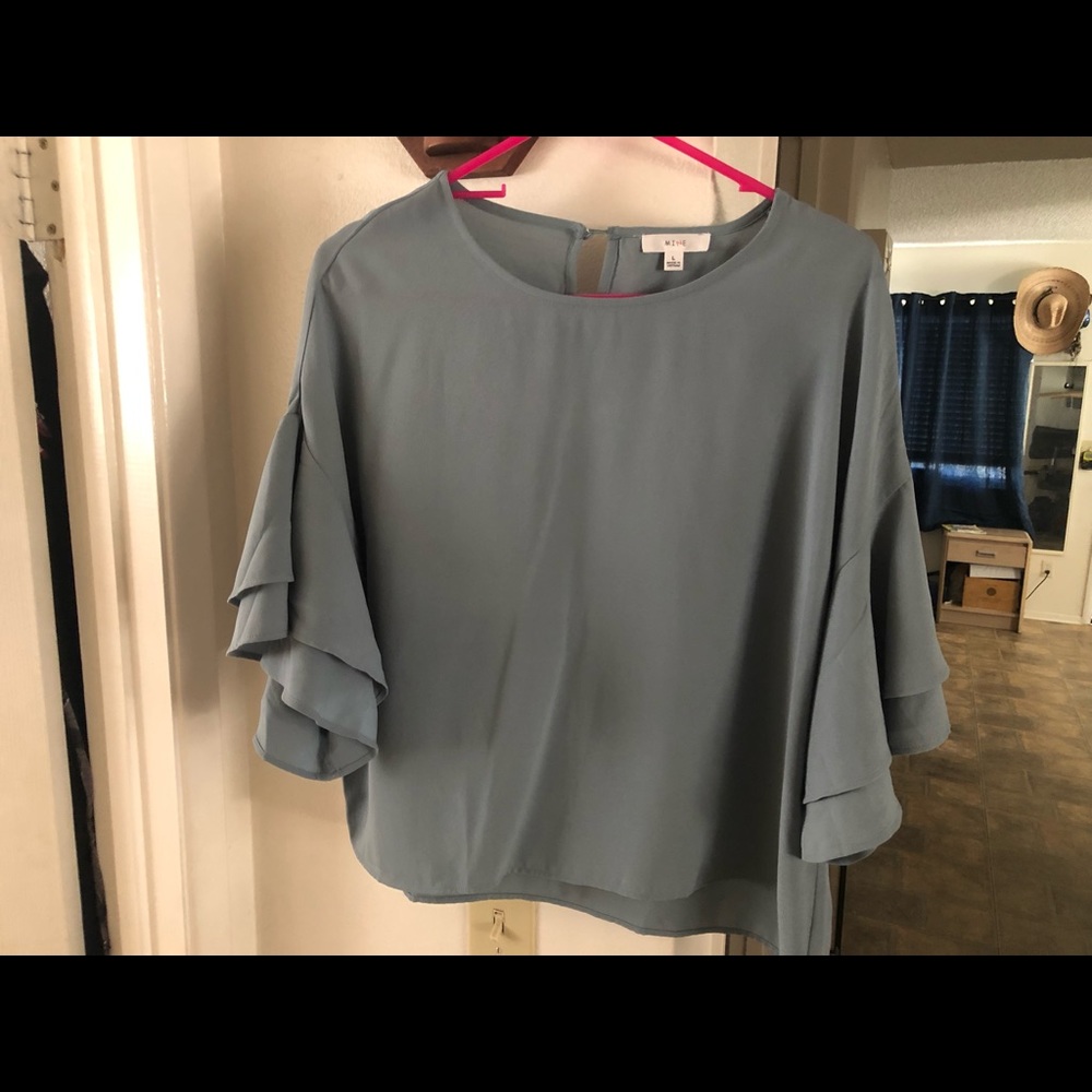 Sage Green flowy sleeved shirt